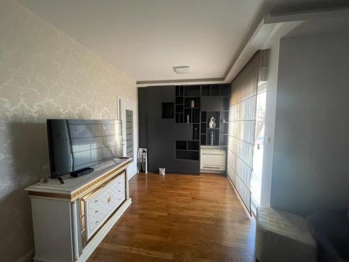 Property, Mostar