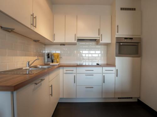 Apartment Zeeparel 402 with balcony by Interhome in 布雷德訥