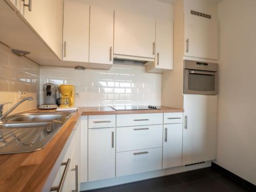 Apartment Zeeparel 402 with balcony by Interhome in 布雷德訥