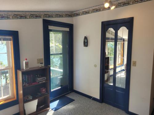 New! Schmidt's Cove - Amazing Private Lakefront! New! Schmidt's Cove - Amazing Private Lakefront!