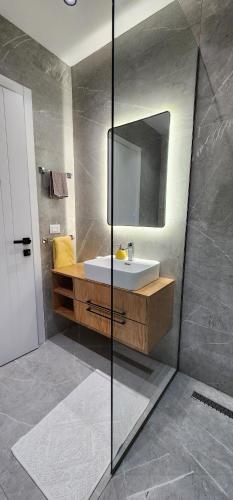 Villa MarYsol - San Pietro Resort - Pool & Hot Tub, Durrës (photo 7)