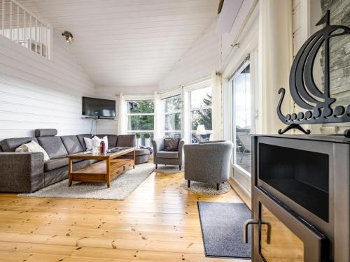 Holiday Home Sjøbuvågen by Interhome (Holiday Home Sjøbuvagen by Interhome) in Korssund