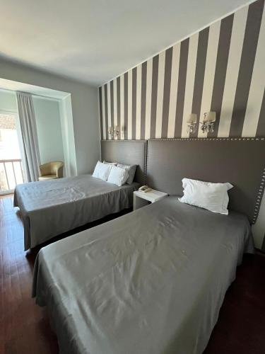 1 double bed, 1 twin bed