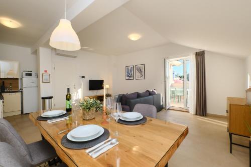 2 bedrooms, 3 beds