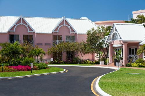 Comfort Suites Paradise Island In Bahamas