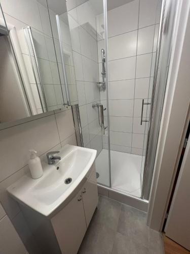 Žižkov tower suites - image 11