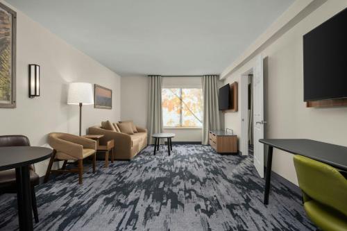 Wingate by Wyndham Helena - image 11