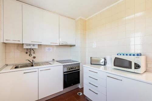 廚房, 加爾維圖阿爾伽迪亞濱海公園公寓 (Algardia Marina Parque by Garvetur) in 維拉摩拉海濱