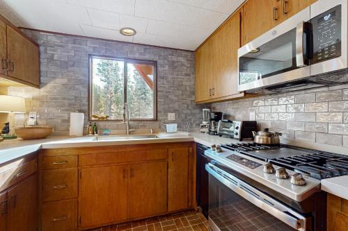 The Wilkie Cabin in Big Bear City, USA