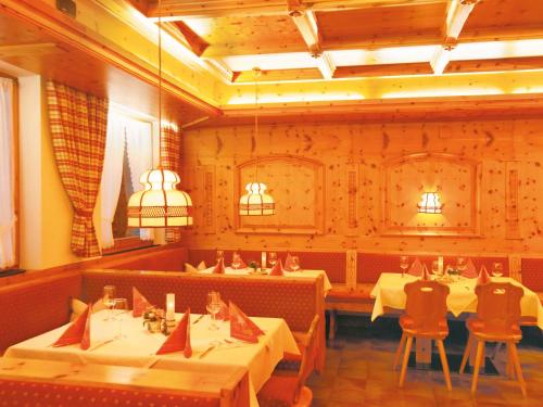 餐廳, 蘭姆懷特酒店 (Hotel Lammwirt) in 耶爾岑斯