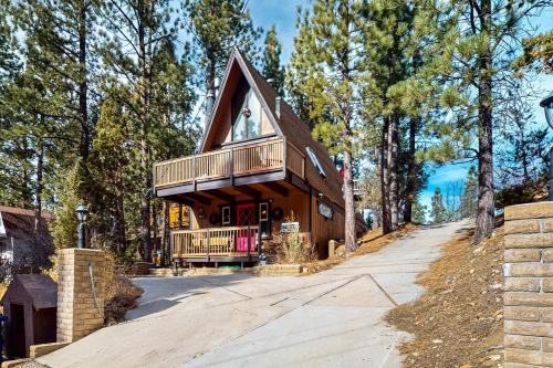 Rainbows Edge in Big Bear City, USA