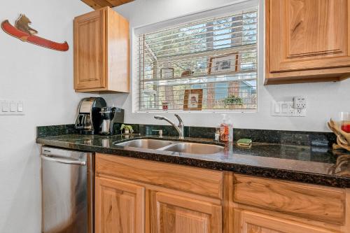 SLOPESIDE CHALET - Close to Lake and Slopes in Big Bear Lake, USA