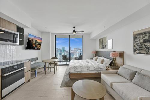 On 47th Floor! Free Parking & Views From The Top
