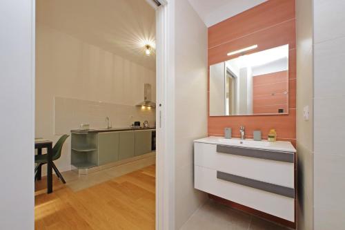 Graceful Apartment near St Peter METRO 100 mt, Roma (foto 6)
