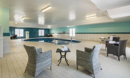 Swimming pool, Chateau Bedford Trademark Collection by Wyndham in Halifax (NS)