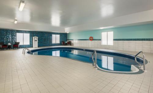 Swimming pool, Chateau Bedford Trademark Collection by Wyndham in Halifax (NS)