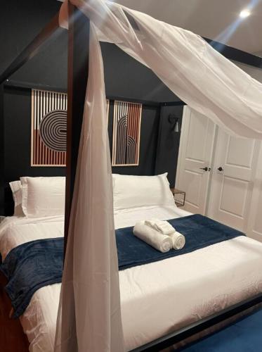 4br 5ba 3 Car Parking Bonus Rm and Back Yard