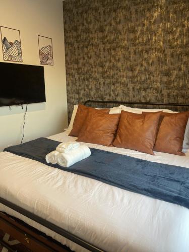 4br 5ba 3 Car Parking Bonus Rm and Back Yard