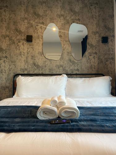 4br 5ba 3 Car Parking Bonus Rm and Back Yard