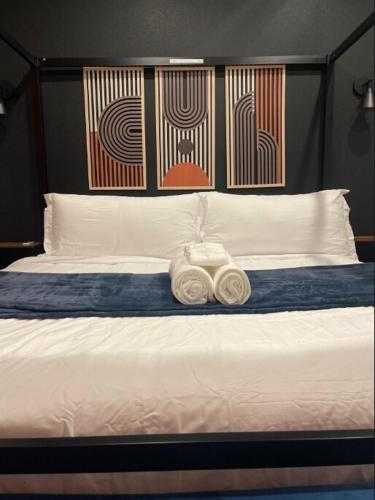 4br 5ba 3 Car Parking Bonus Rm and Back Yard