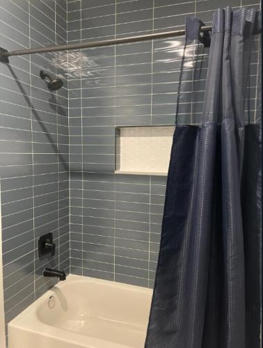 4br 5ba 3 Car Parking Bonus Rm and Back Yard