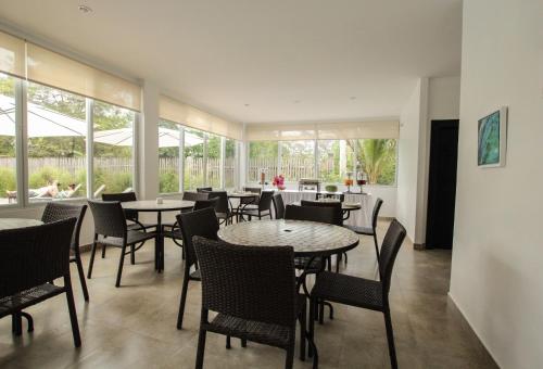 ห้องอาหาร, Ocean Blue Hotel in โอลอง