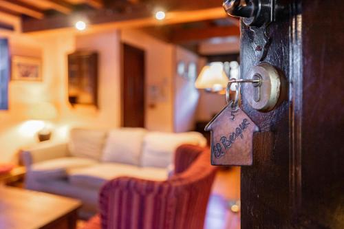 Vestabils, Casas rurales Valle de Bueida, jacuzzi solo en las casas el El Palacio y Viscarcel in Barzana