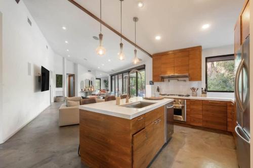 Cozy Oasis in Oakley with Basketball court and pool, Los Angeles (fotografie 3)