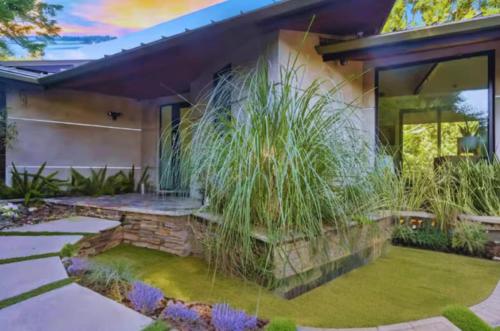 Cozy Oasis in Oakley with Basketball court and pool, Los Angeles (fotografie 10)