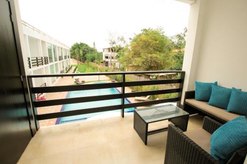 ระเบียง/ชานเรือน, Ocean Blue Hotel in โอลอง