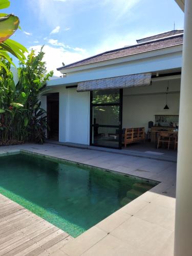 Tranquil 2BR Pool Villa - Fast WiFi - Work-Friendly - Near Echo Beach, Tumbak Bayuh (Foto 6)