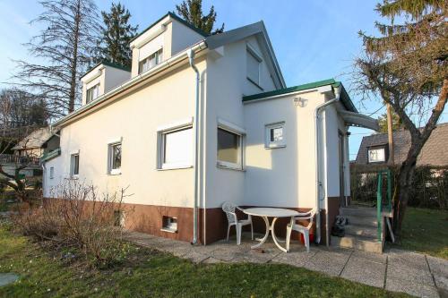 Charming Vienna Retreat with Garden Metro Access in Wien, Österreich