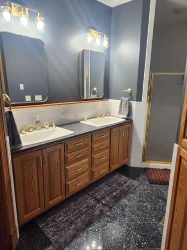 Luxury Family 5BR Lakefront private boat launch