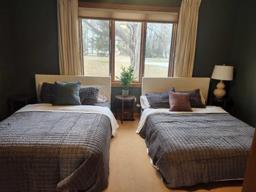 Luxury Family 5BR Lakefront private boat launch in Big Stone City