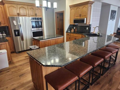 Luxury Family 5BR Lakefront private boat launch in Big Stone City