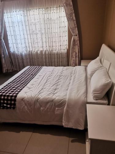 Four-Bedroom House image 5
