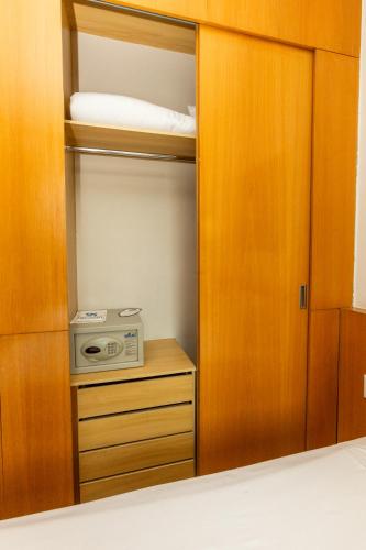 Standard Twin Room image 6