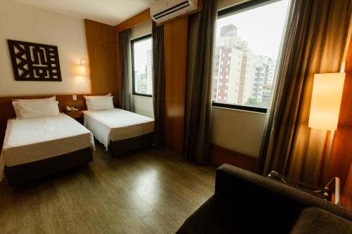 Standard Twin Room image 8