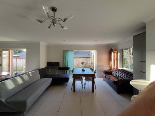 5 Bedroom sweet House 82A Richardson Road in جبل ألبرت