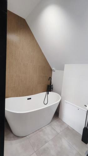 Vannituba, Stodoła pod Bacówką Zawoja Sauna Jacuzzi (Stodola pod Bacowka Zawoja Sauna Jacuzzi) in Skawica