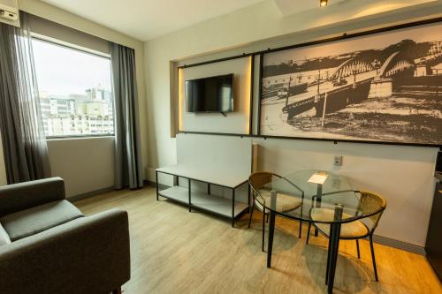 Deluxe Room image 7