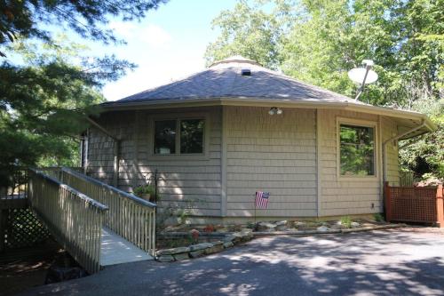 Pisgah Mountain House in Pisgah Forest, USA