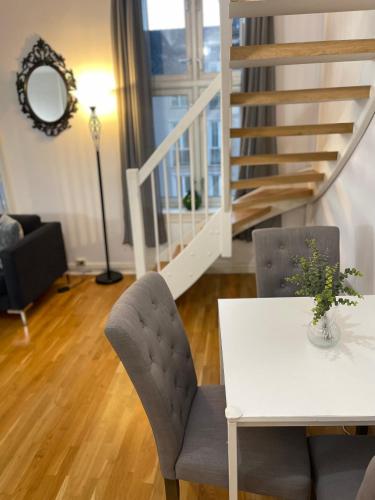 Book a Room in Grunerløkka Oslo Sentrum near Lofthus Samvirkelag Tranen
