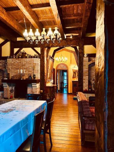 Seadmed, Chalet d'Argent in Bodești