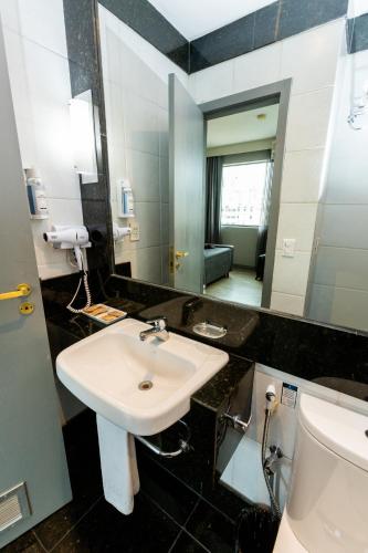 Deluxe Double Room with Spa Bath  image 2