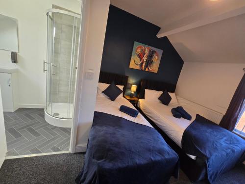 Contractors, City Centre, 4 Double Rooms, 3 Showers-Toilets, Sleeps 10, 4 TVs, Coventry (zdjęcie 5)