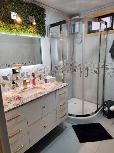 Shower, completo in San Juan