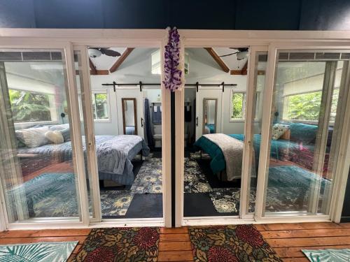 Jungle Cabin with 2 private bed & bath in Captain Cook (HI)