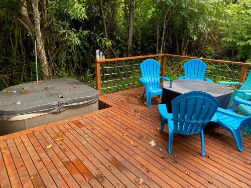 Pezsgőfürdő, Jungle Cabin with 2 private bed & bath in Captain Cook (HI)