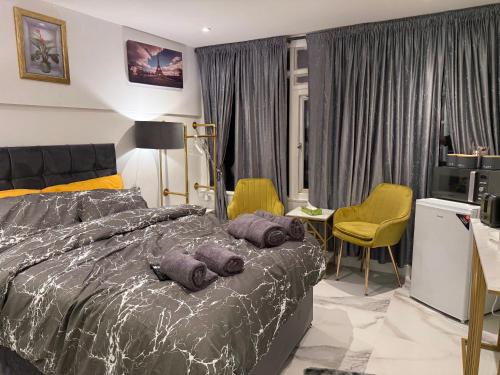 Luxury Studio in Victoria, 7 minutes walk to Victoria Station, Room 4, London